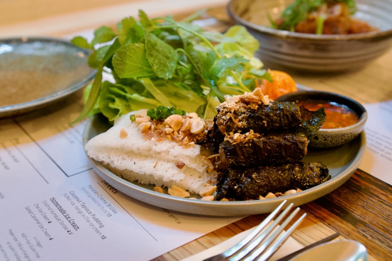 Bò Lá Lốt with bánh hỏi and herbs